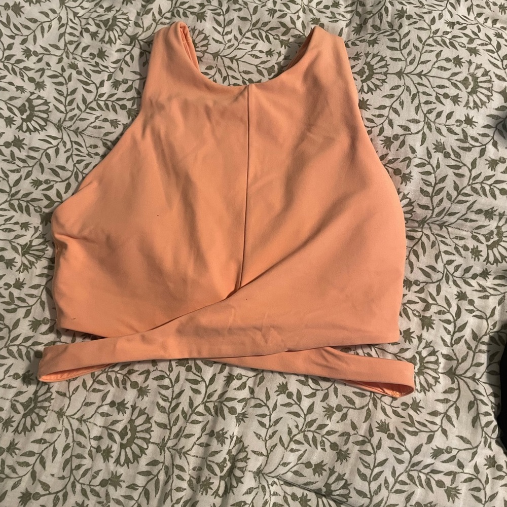 Athleta conscious crop w/ cutout